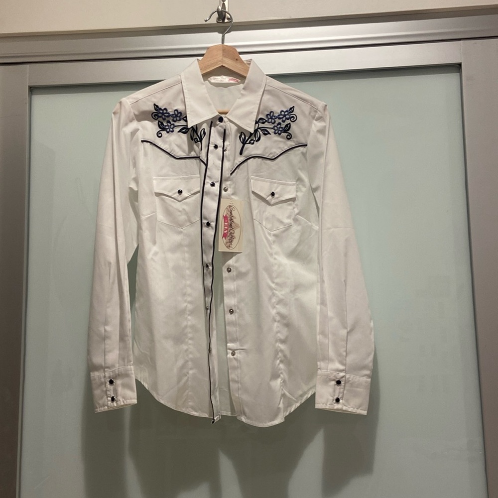 NEVER WORN! vintage pattern super cute weather button up
